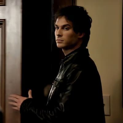 DAMON SALVATORE ，ಇ his jacket
