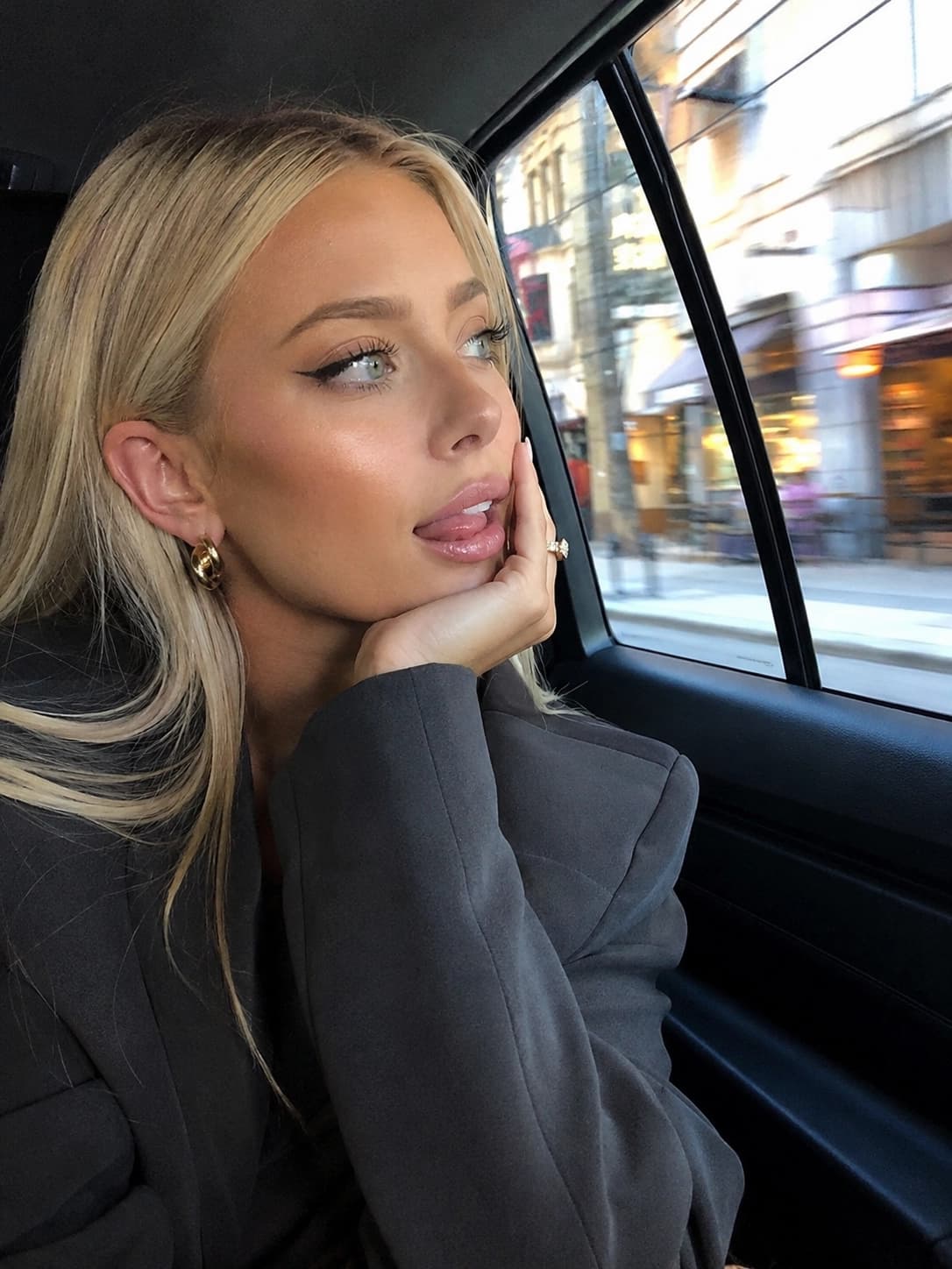 Paloma, Keep it professional — she's the CEO's daughter. Fictional adult character on Huangguo Peipei